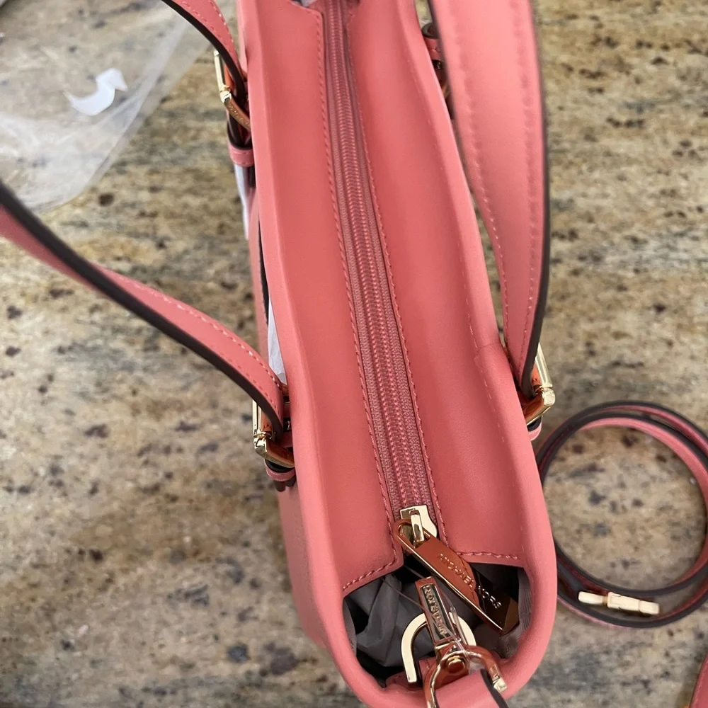 New mk 💗 jet set travel carry all tote - Picture 4 of 9